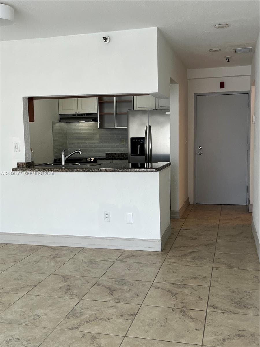677 NE 24 th # 704, Miami FL 33137