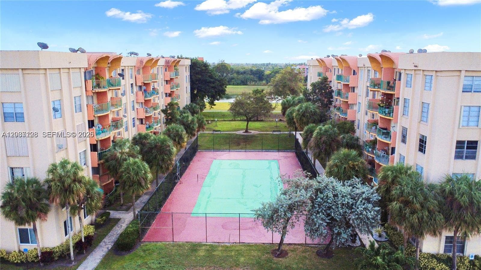 9310 Fontainebleau Blvd # 606, Miami FL 33172