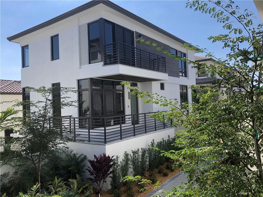 8243 NW 48th Street, Doral FL 33166