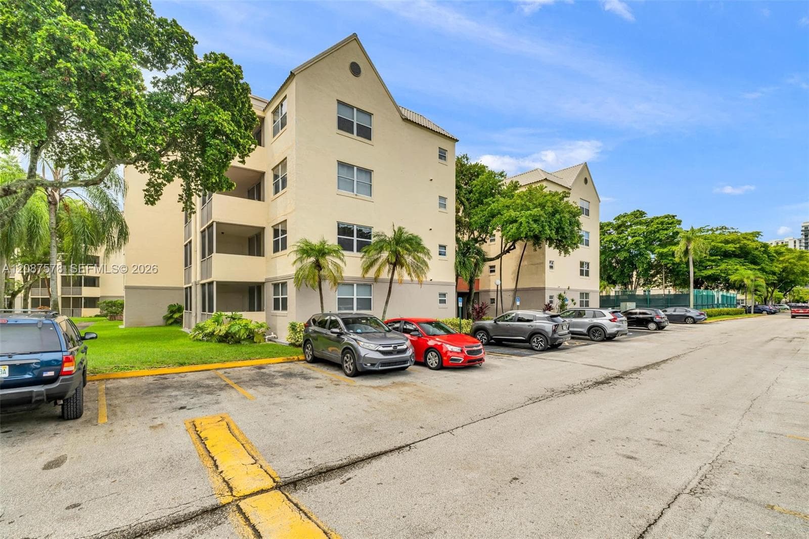 8255 Lake Dr # 304, Doral FL 33166
