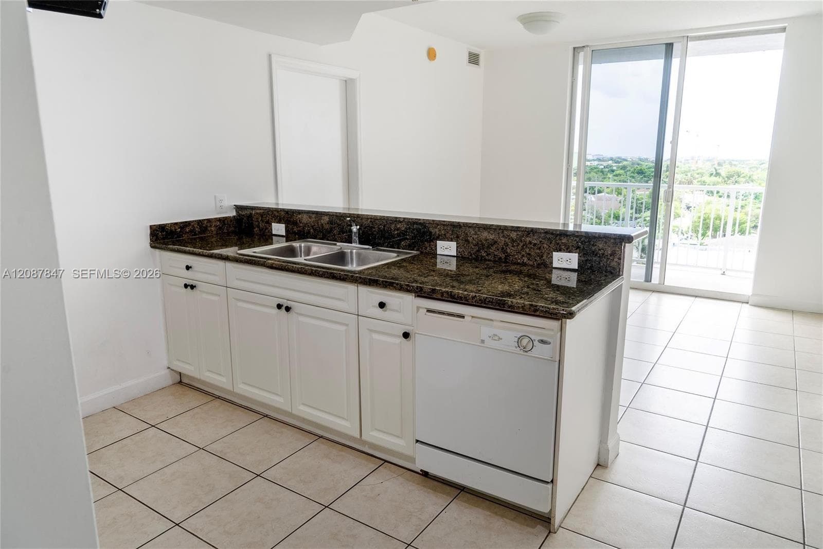 1 Glen Royal Pkwy # 809, Miami FL 33125