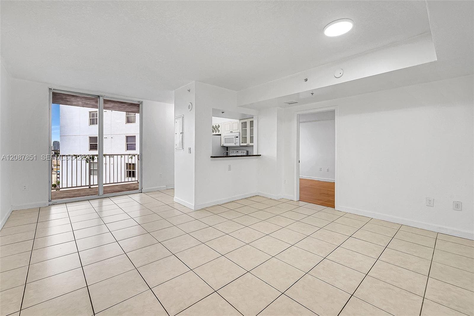 1 Glen Royal Pkwy # 1010, Miami FL 33125