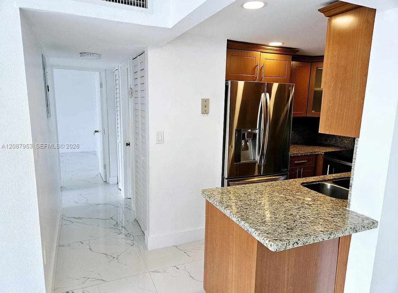 9682 Fontainebleau Blvd # 207, Miami FL 33172