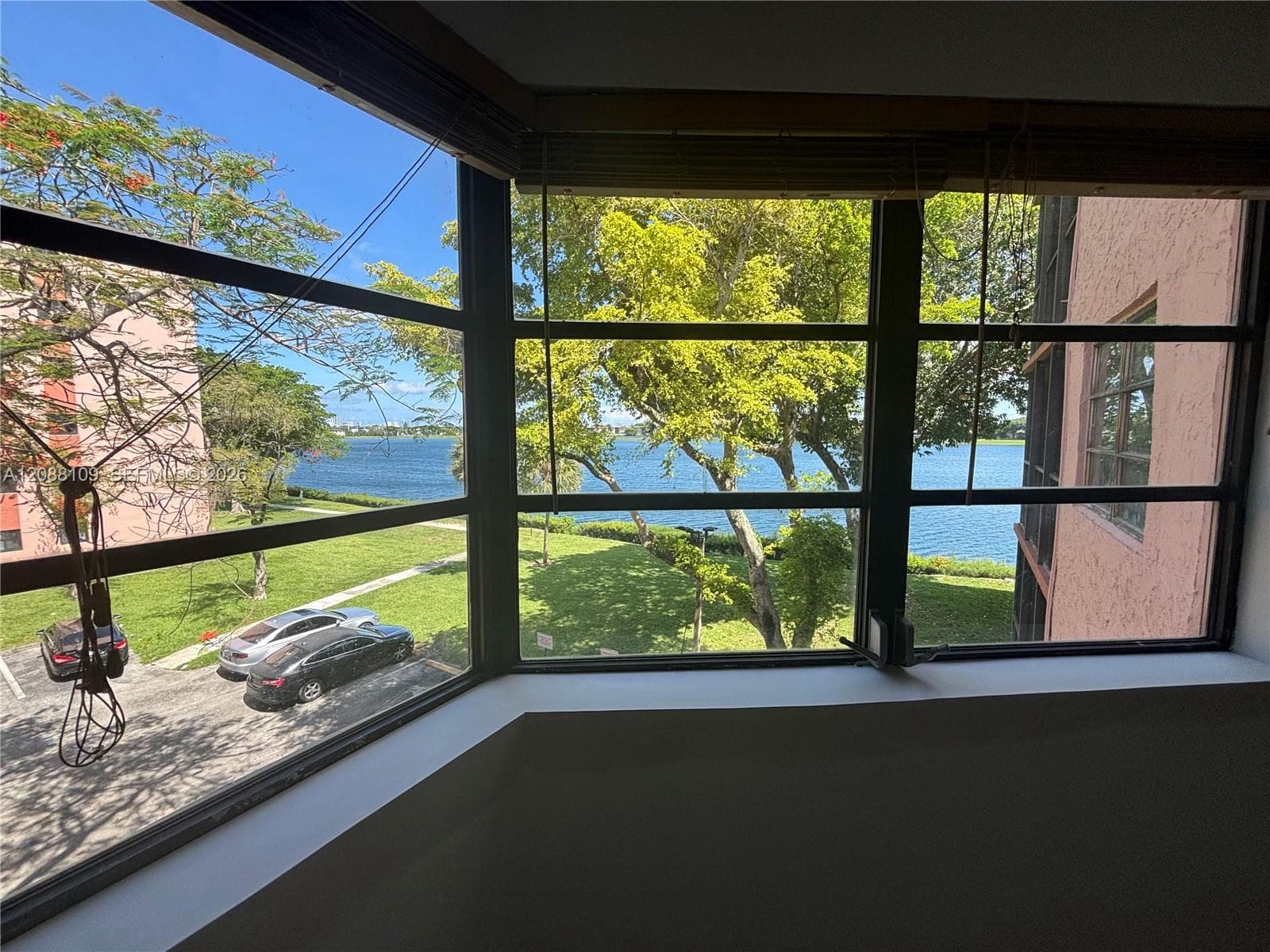 20860 San Simeon Way # 6, Miami FL 33179