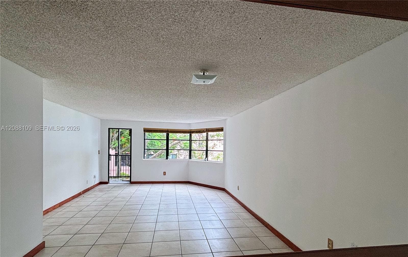 20860 San Simeon Way # 6, Miami FL 33179