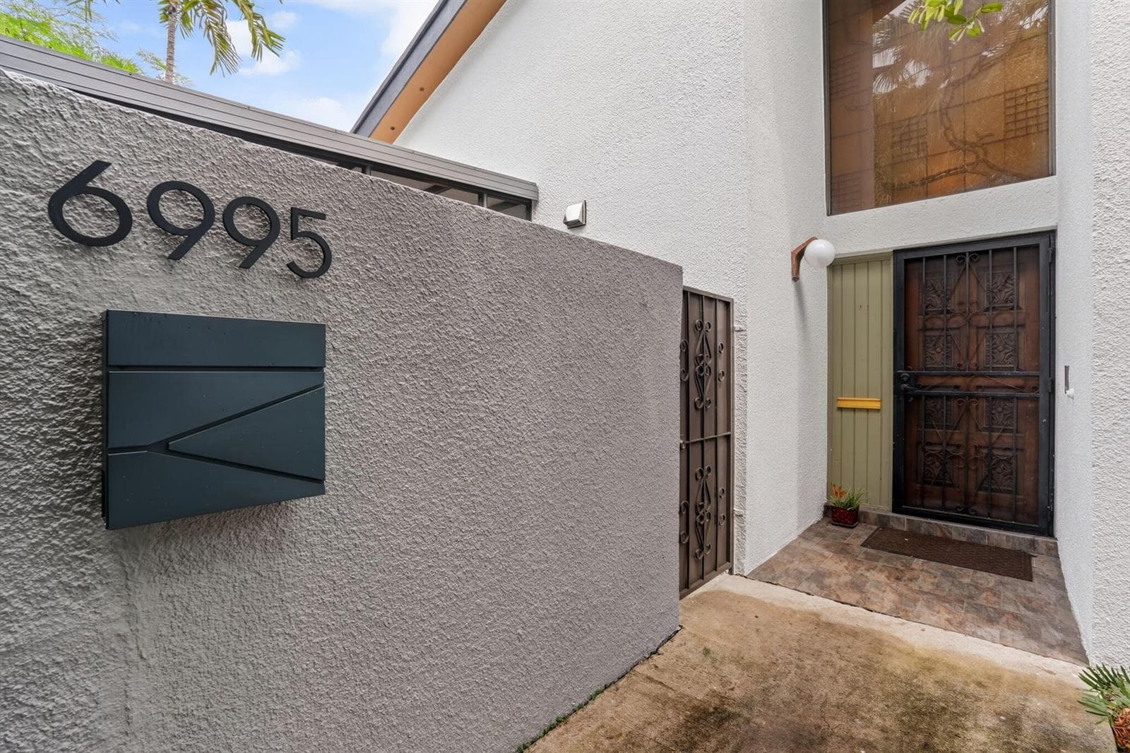 6995 SW 67th Avenue SW, South Miami FL 33143