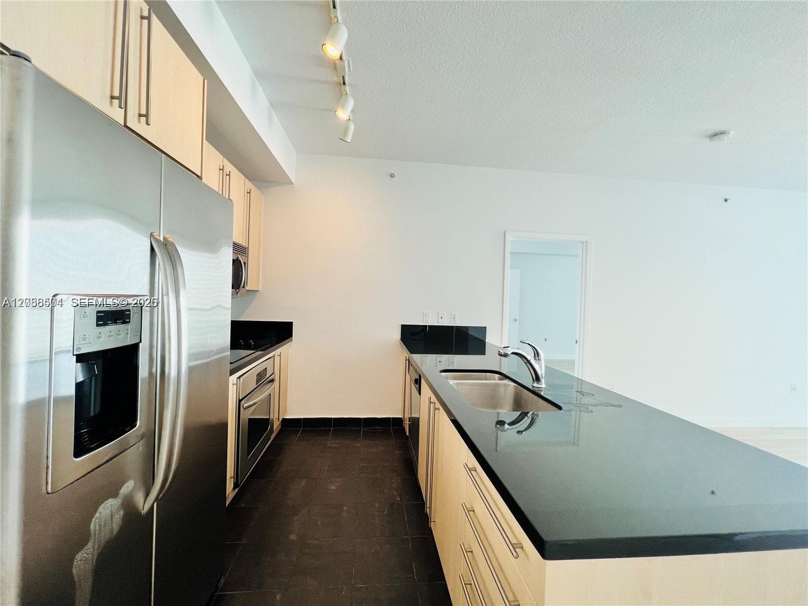 79 SW 12th St, Miami FL 33130