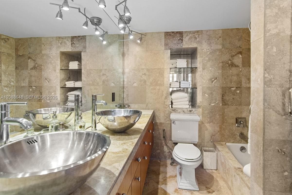 100 LINCOLN RD # 748, Miami Beach FL 33139