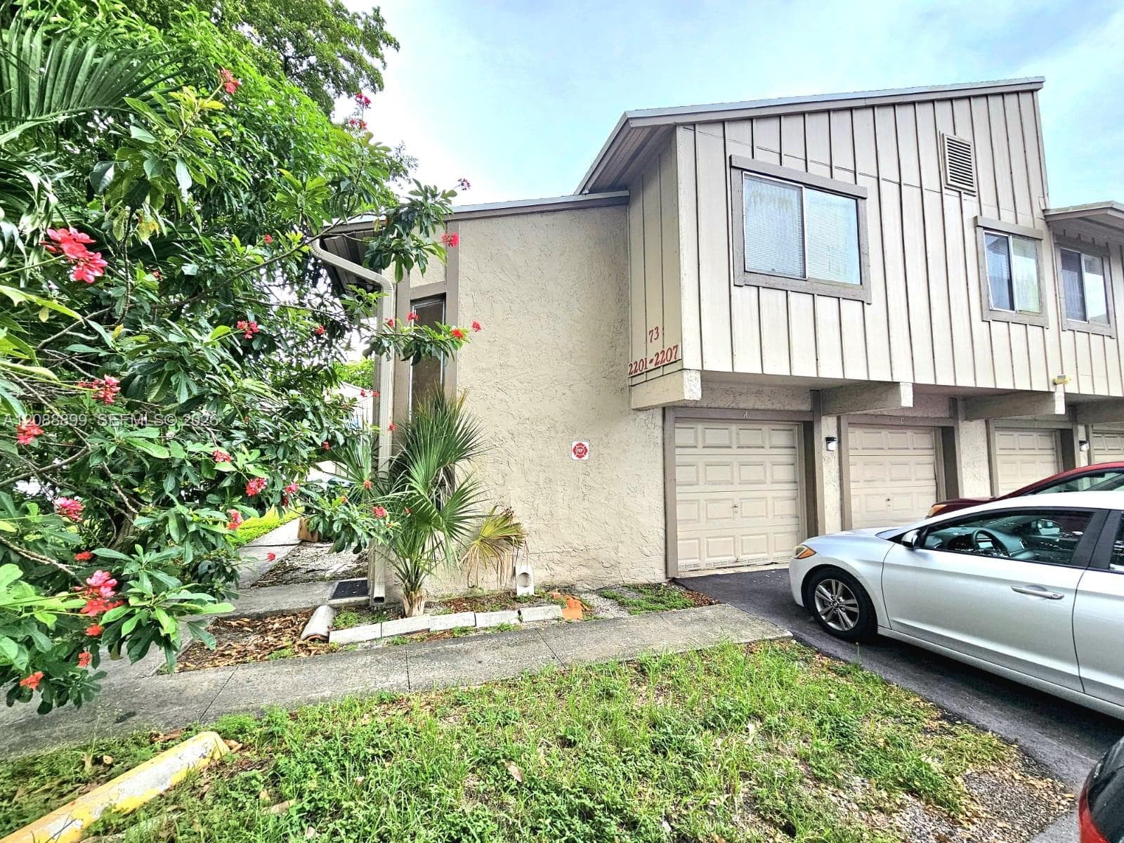 2207 NW 59th Ave, Lauderhill FL 33313