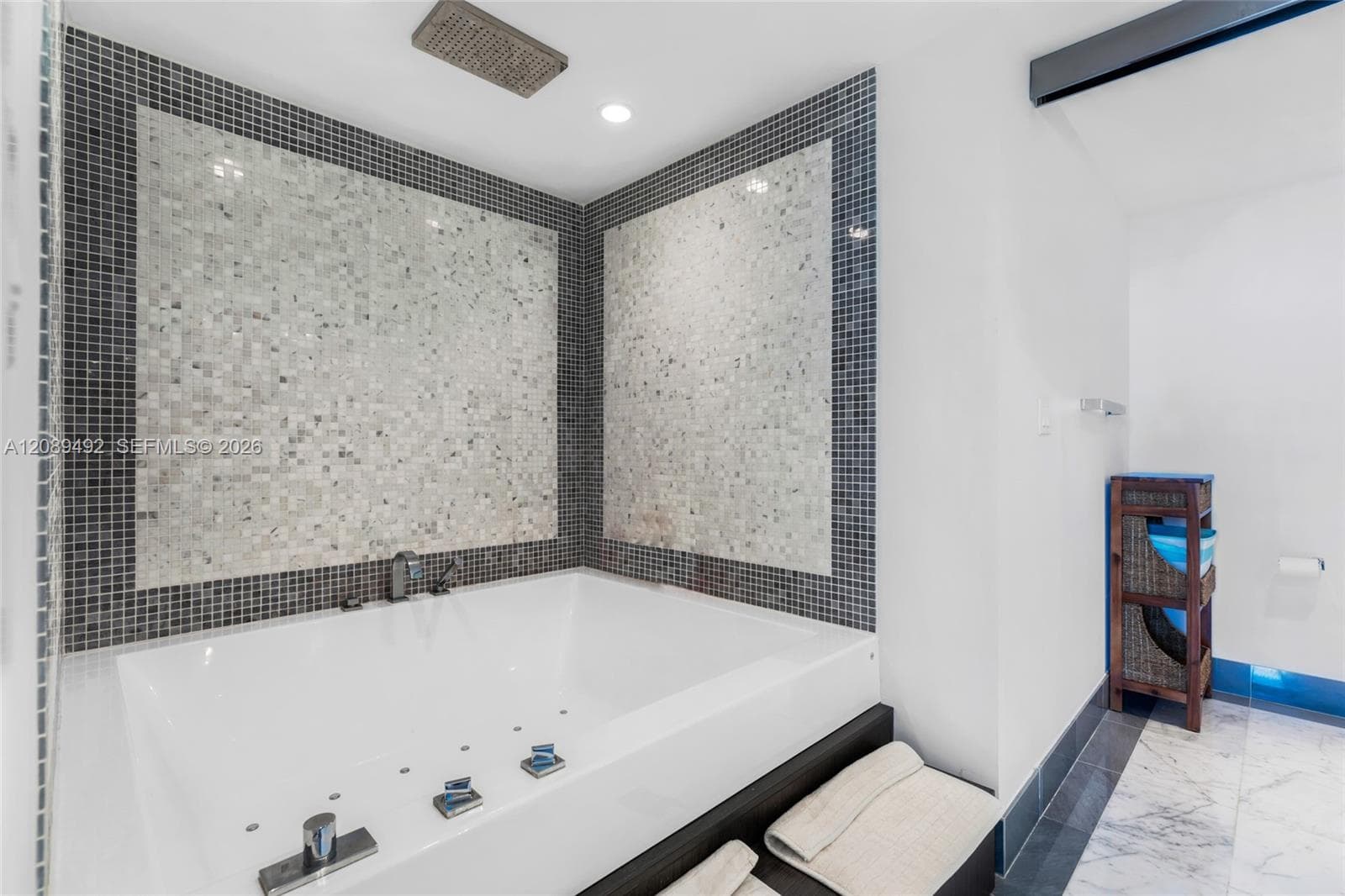 200 Biscayne Boulevard Way # 3209, Miami FL 33131