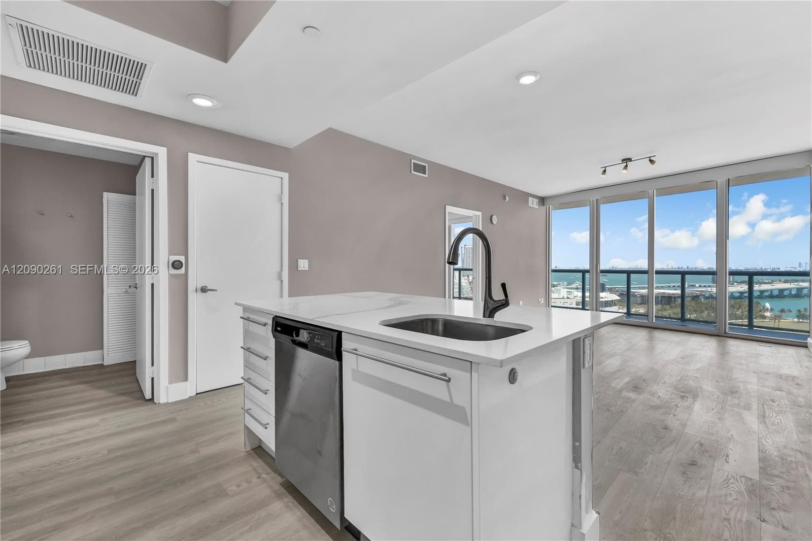 888 Biscayne Blvd # 1710, Miami FL 33132