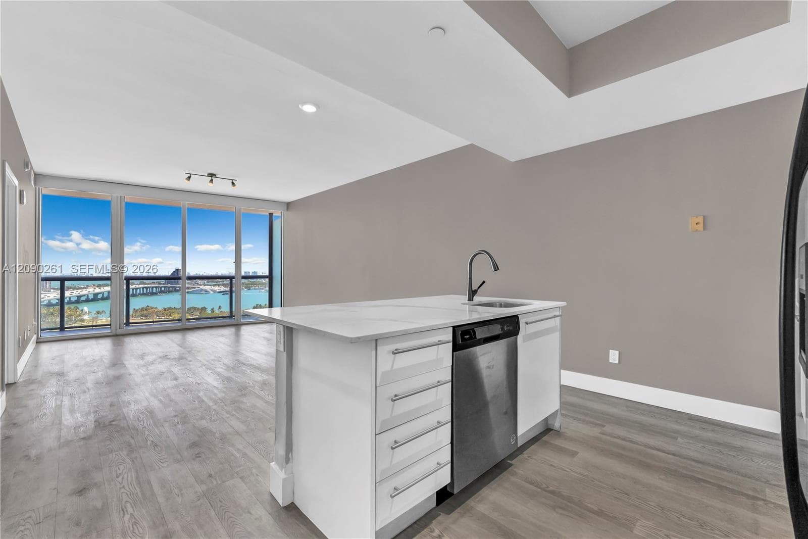 888 Biscayne Blvd # 1710, Miami FL 33132