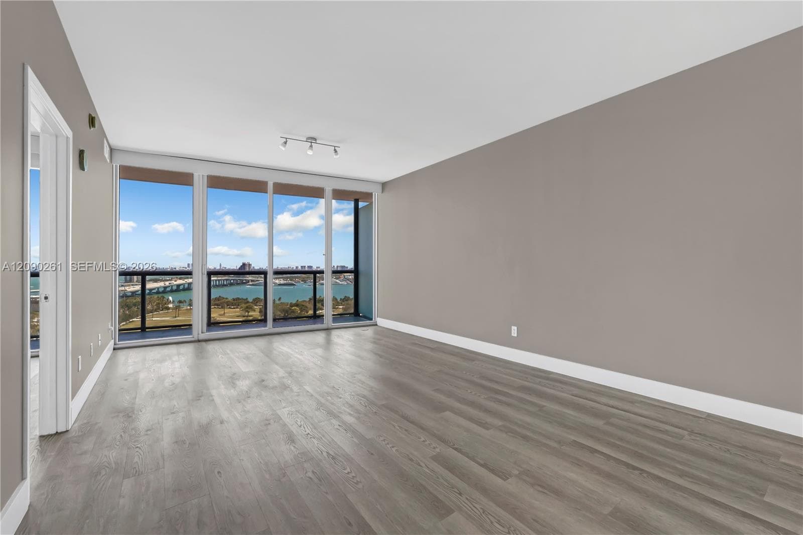 888 Biscayne Blvd # 1710, Miami FL 33132