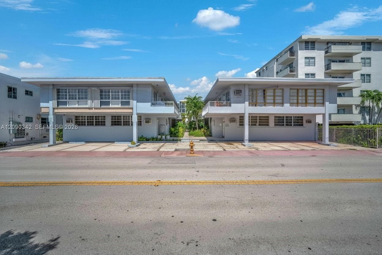 8010 Tatum Waterway Dr # 5, Miami Beach FL 33141