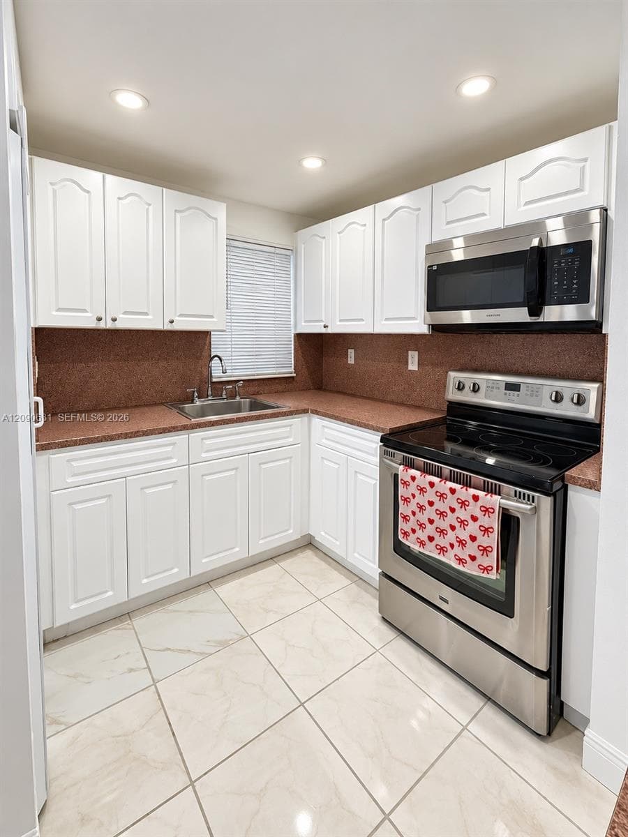 816 NW 87th Ave # 203, Miami FL 33172