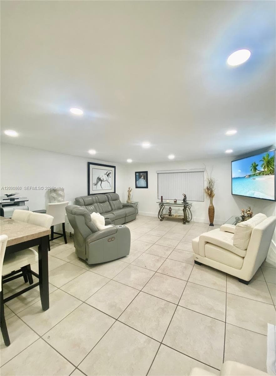 10665 SW 6 St, Miami FL 33174