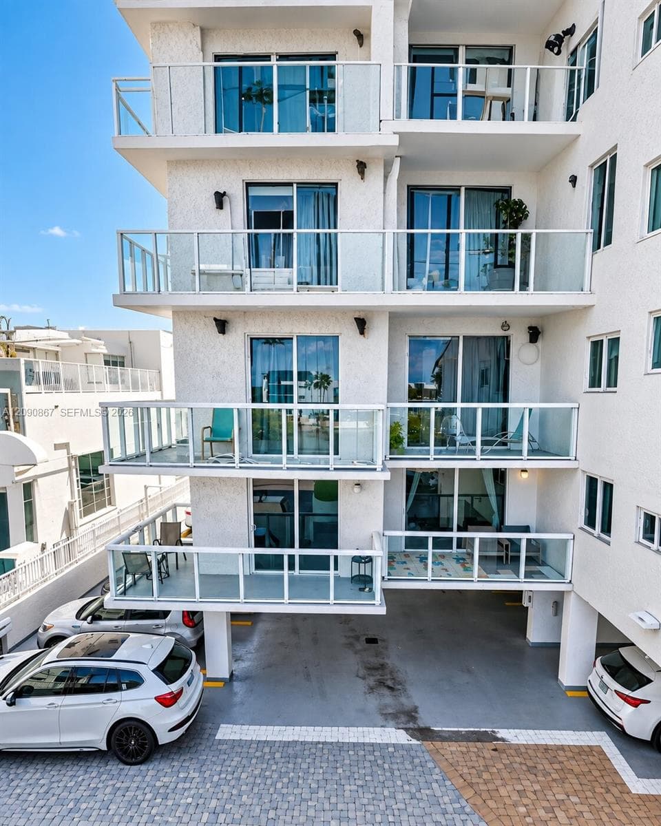 2457 Collins Ave # 202, Miami Beach FL 33140