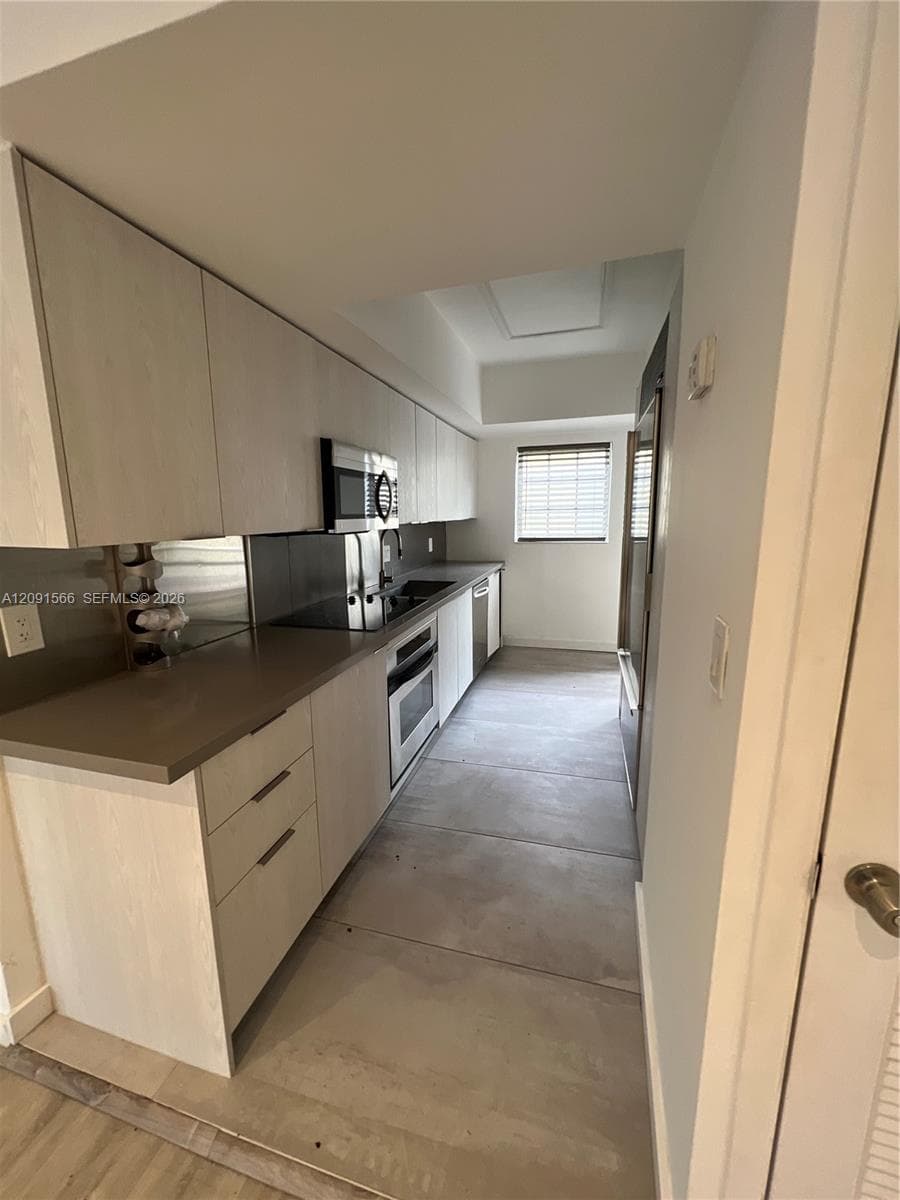 932 7th St # 932D, Miami Beach FL 33139