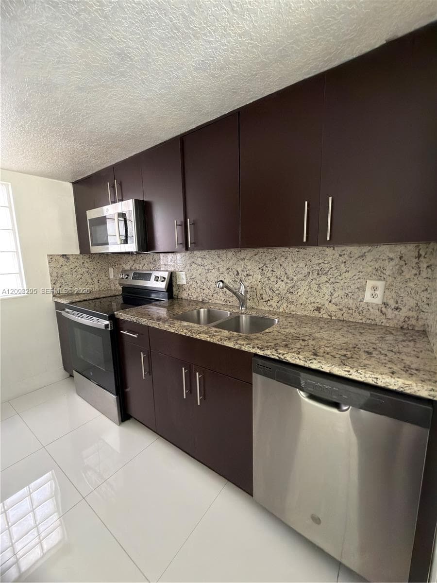 695 SW 11th St # 204, Miami FL 33129
