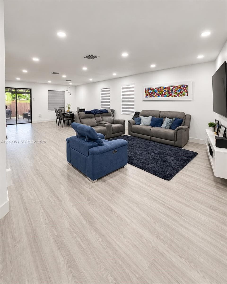 8830 NW 101st Pl, Doral FL 33178