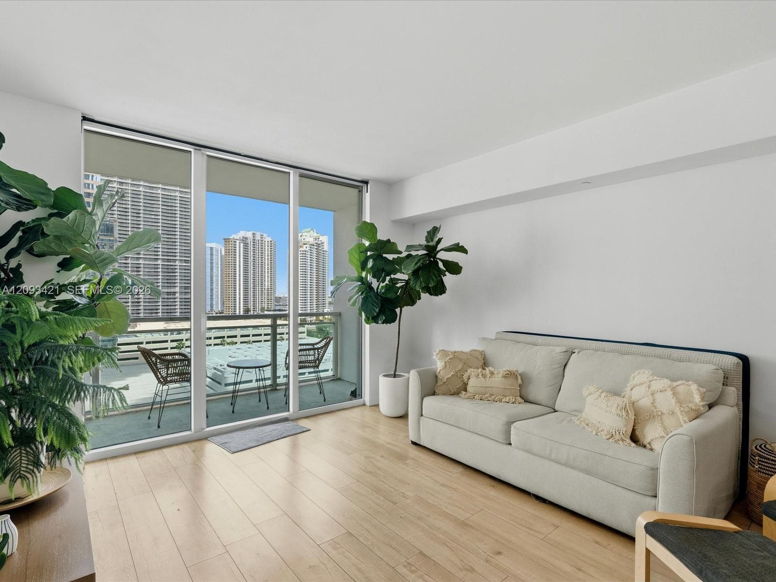 950 Brickell Bay Dr # 1208, Miami FL 33131
