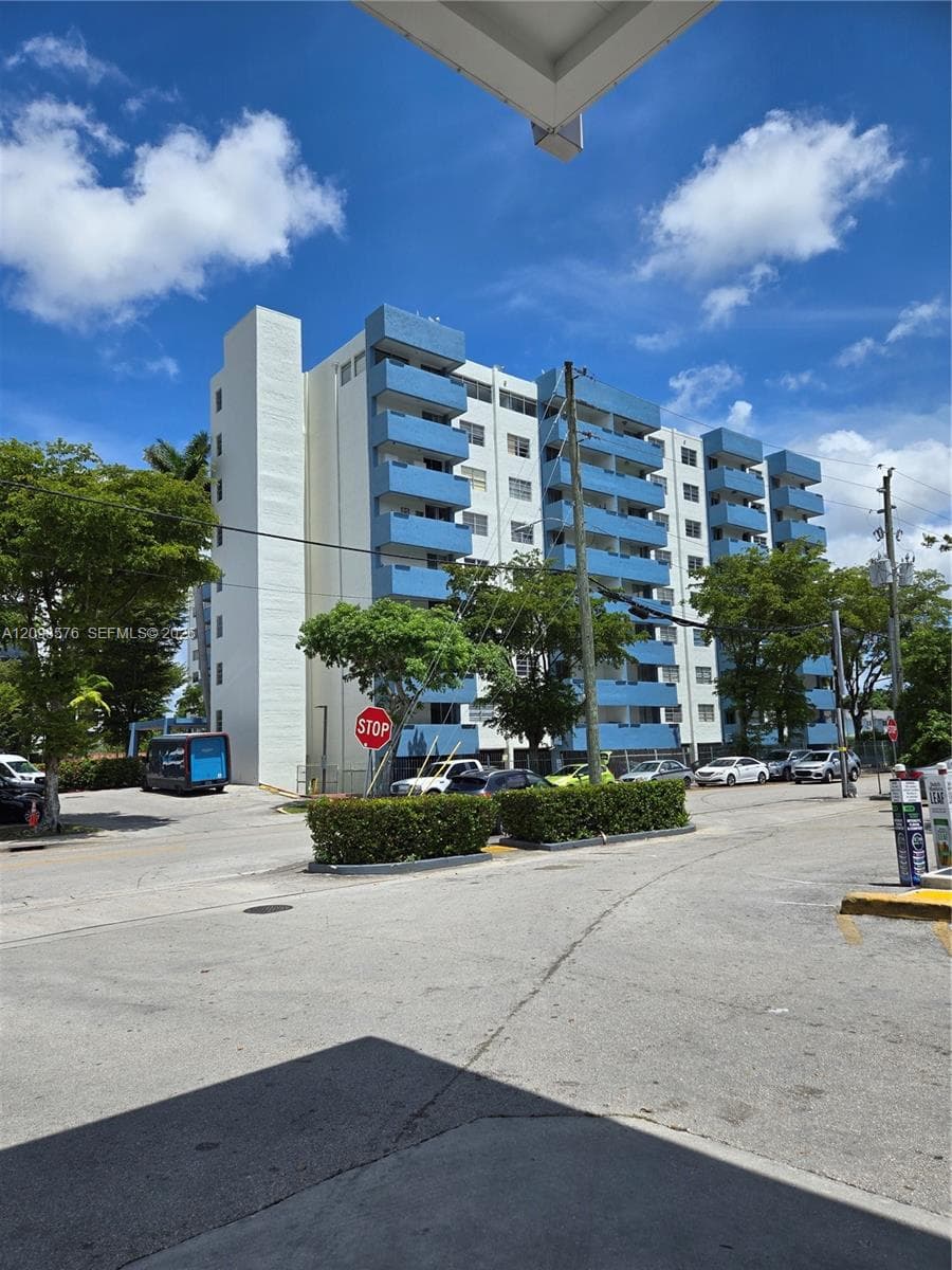 5050 NW 7th St # 709, Miami FL 33126