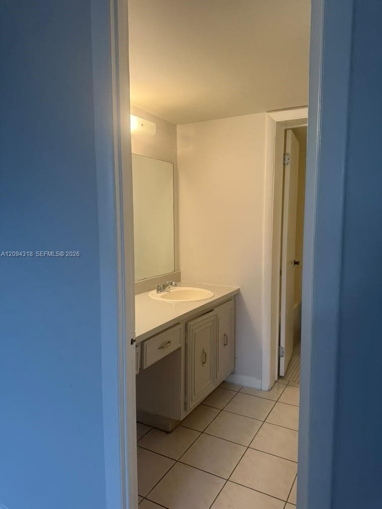 484 NW 165th St Rd # 311, Miami FL 33169