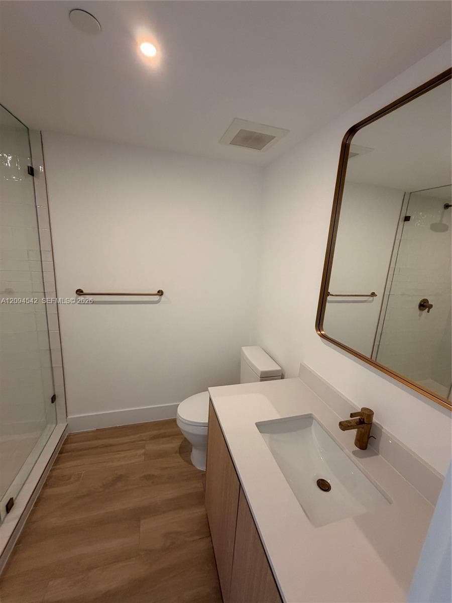 90 NE 32 # 823, Miami FL 33137