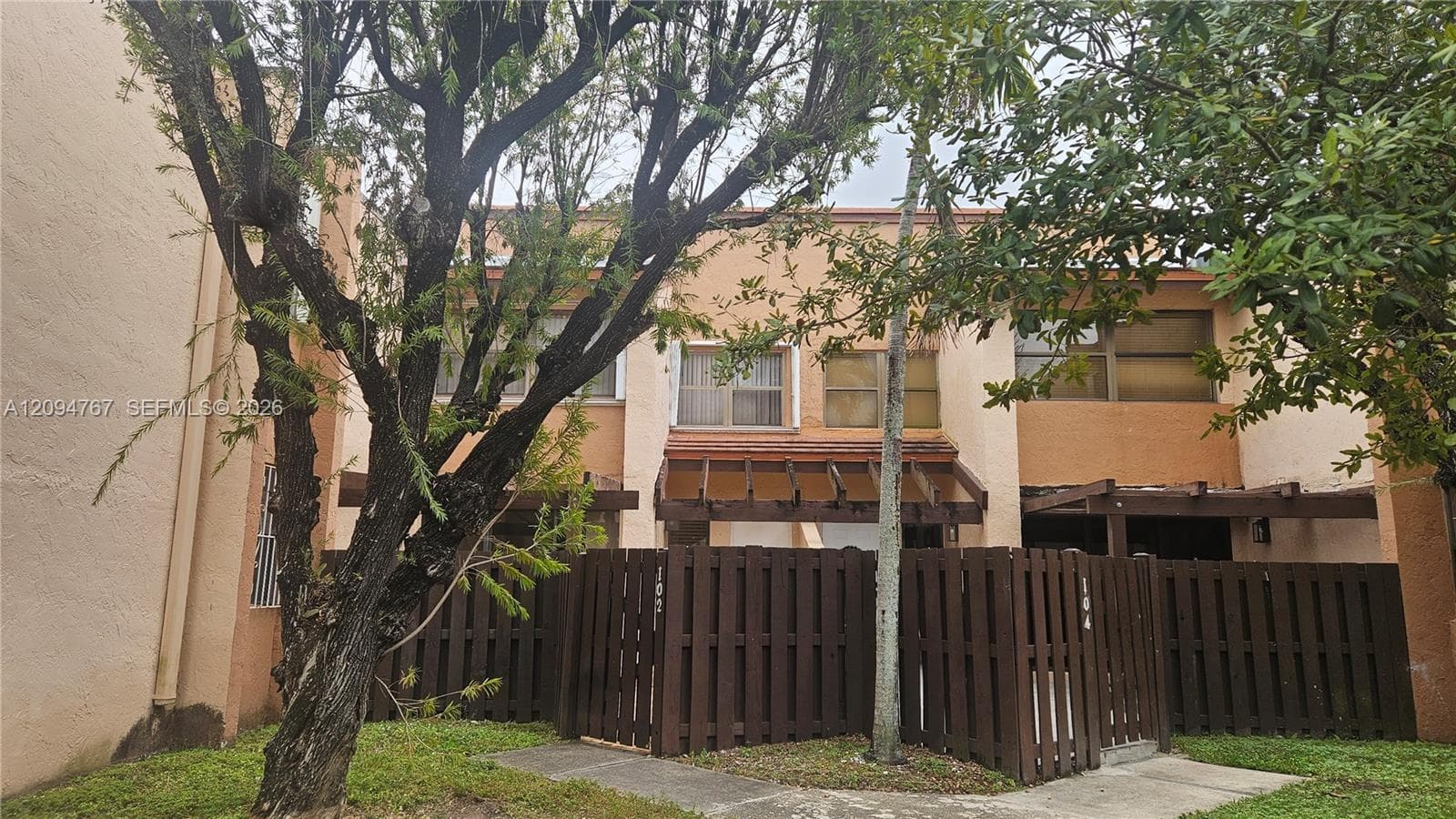 445 W Park Dr # 4, Miami FL 33172