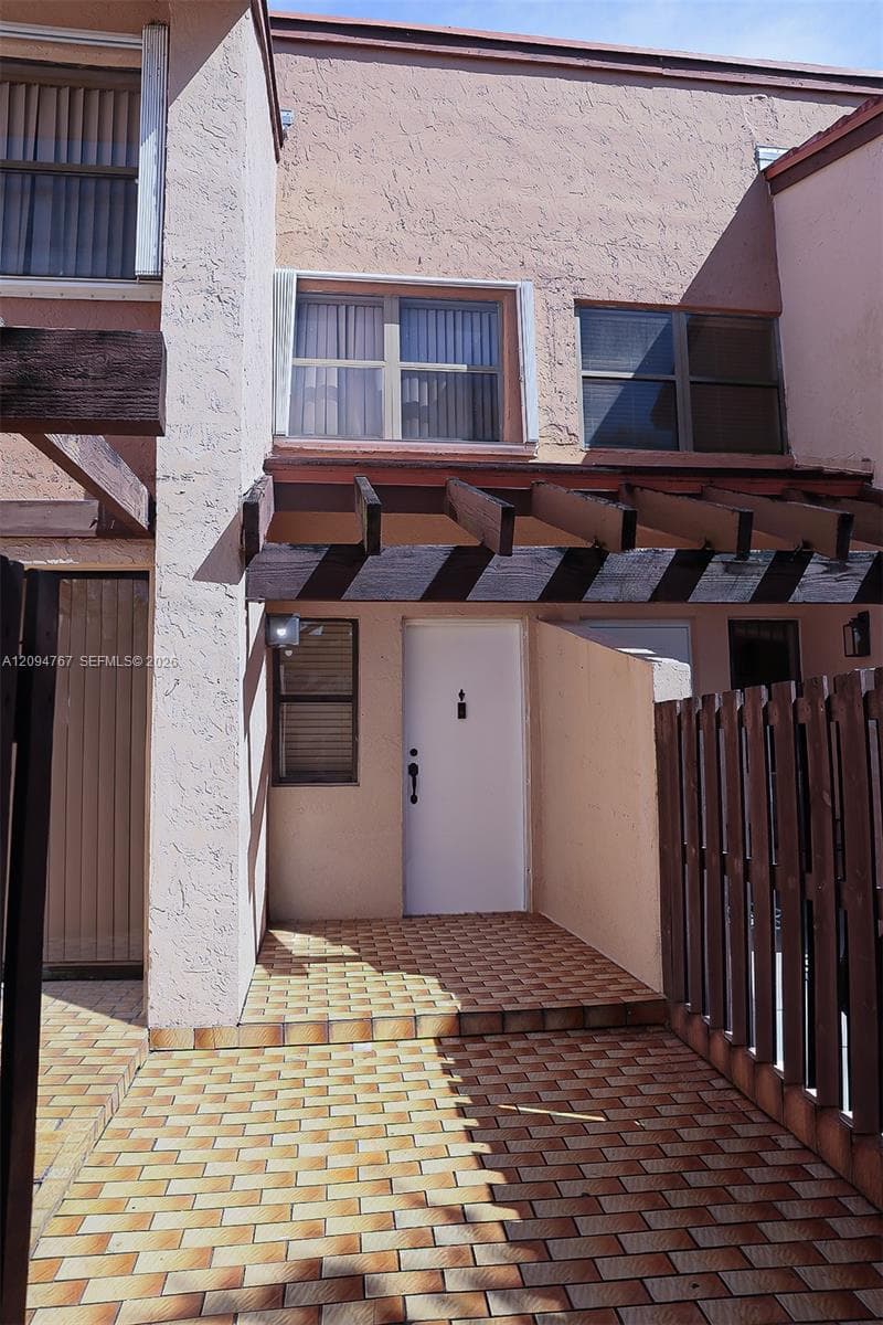 445 W Park Dr # 4, Miami FL 33172