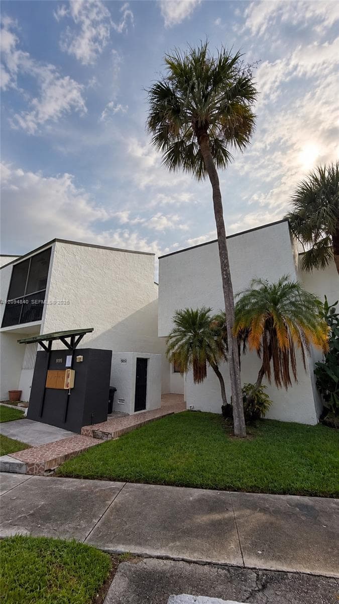 9195 Fontainebleau Blvd # 4, Miami FL 33172