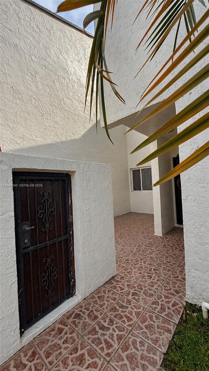 9195 Fontainebleau Blvd # 4, Miami FL 33172