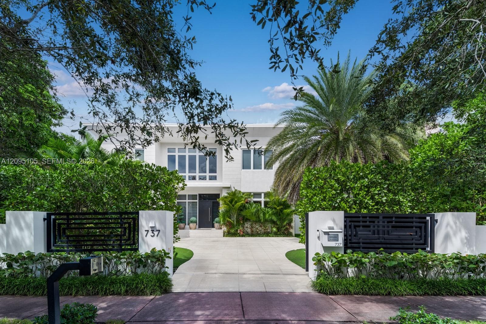 737 W 49th St, Miami Beach FL 33140