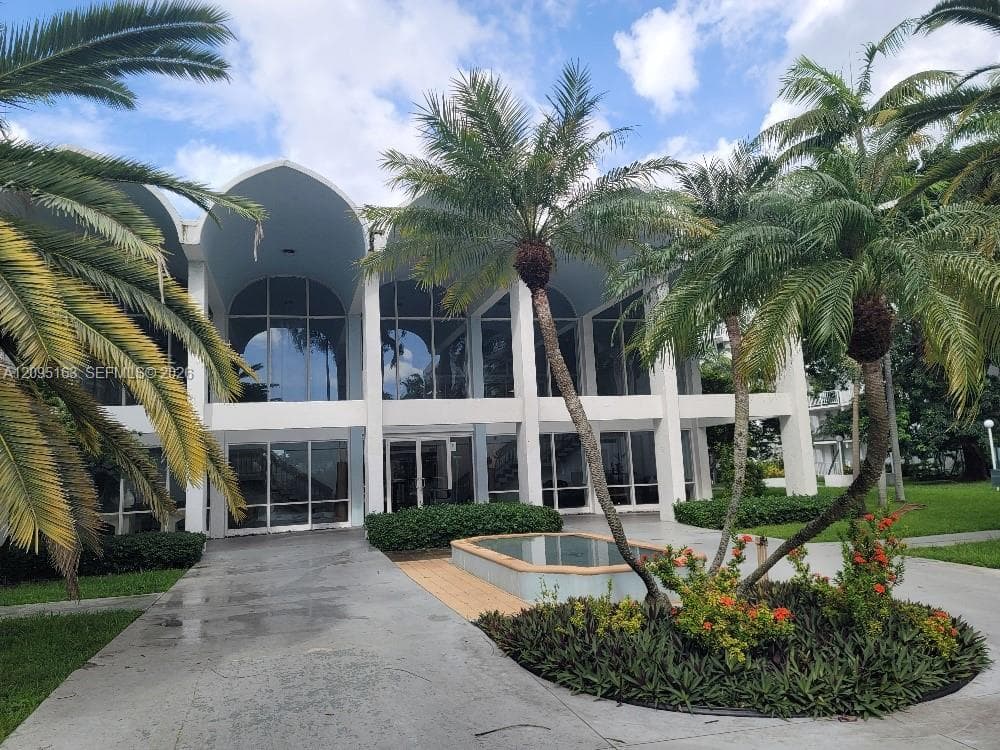 494 NW 165th St Rd # 602, Miami FL 33169