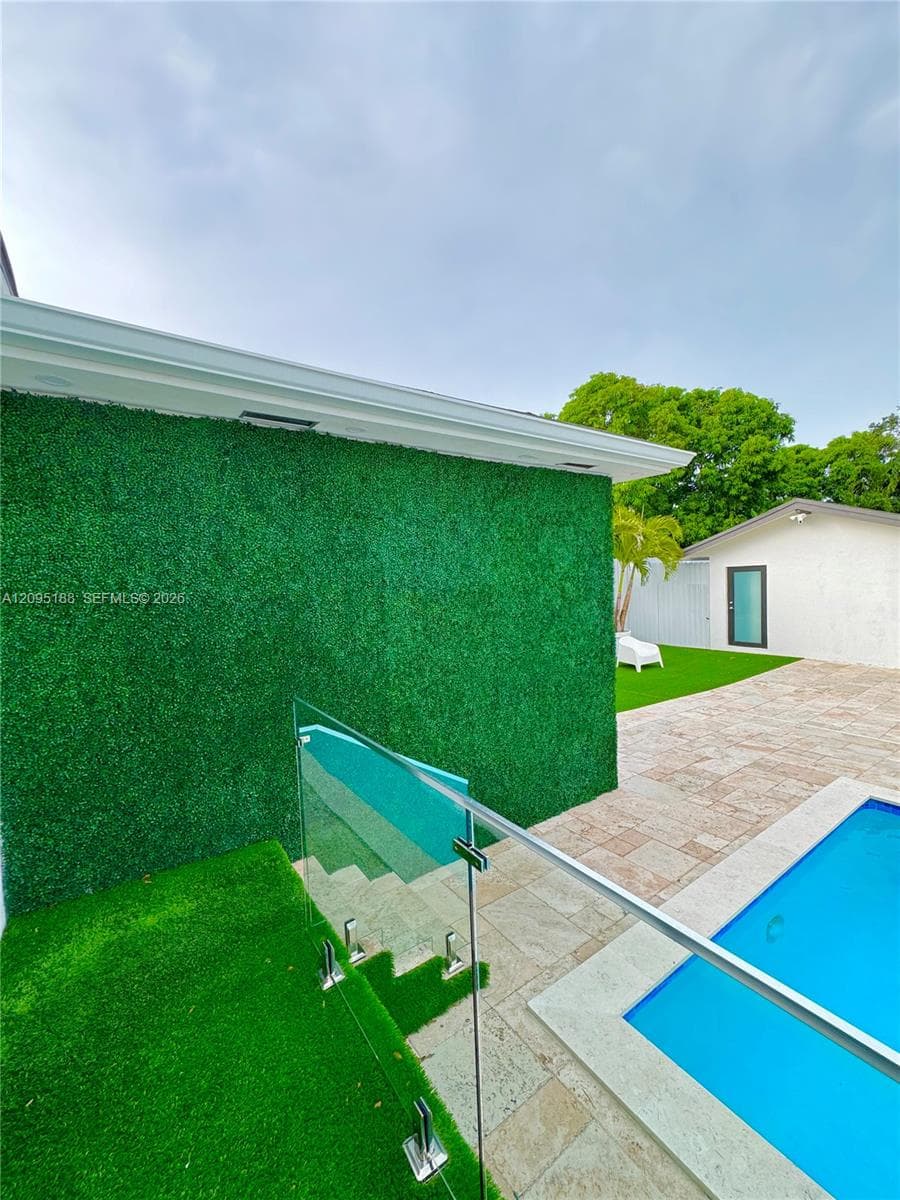 2121 SW 61st Ave, Miami FL 33155