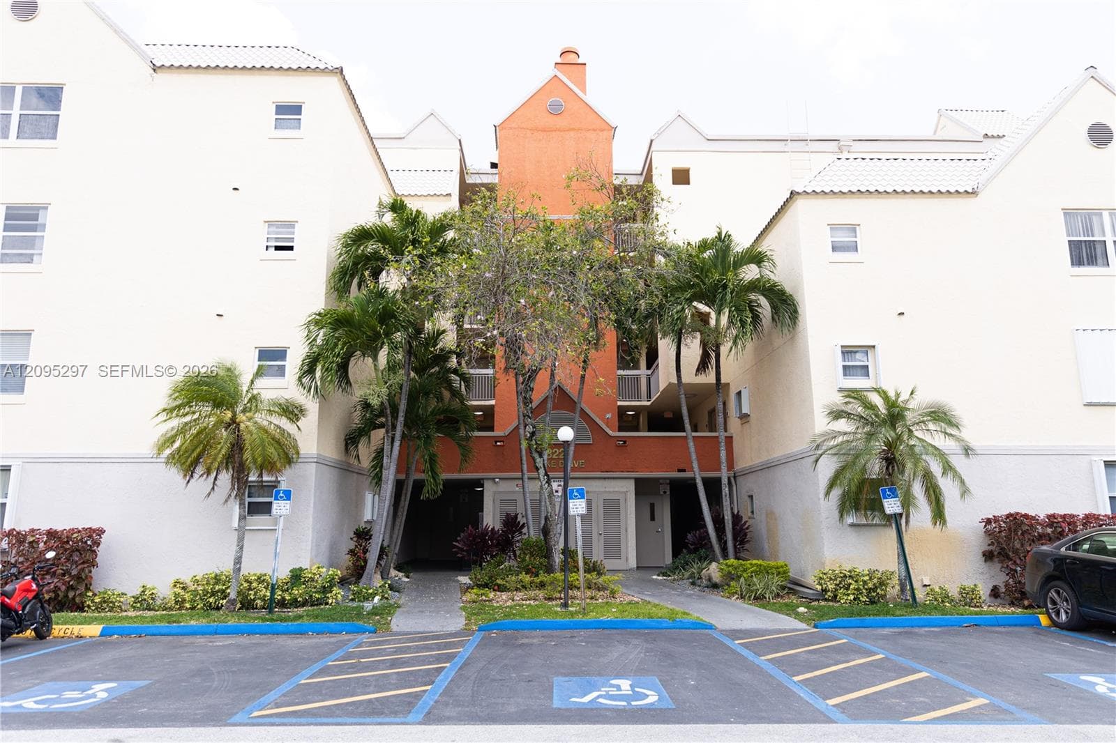 8225 Lake Dr # 203, Doral FL 33166