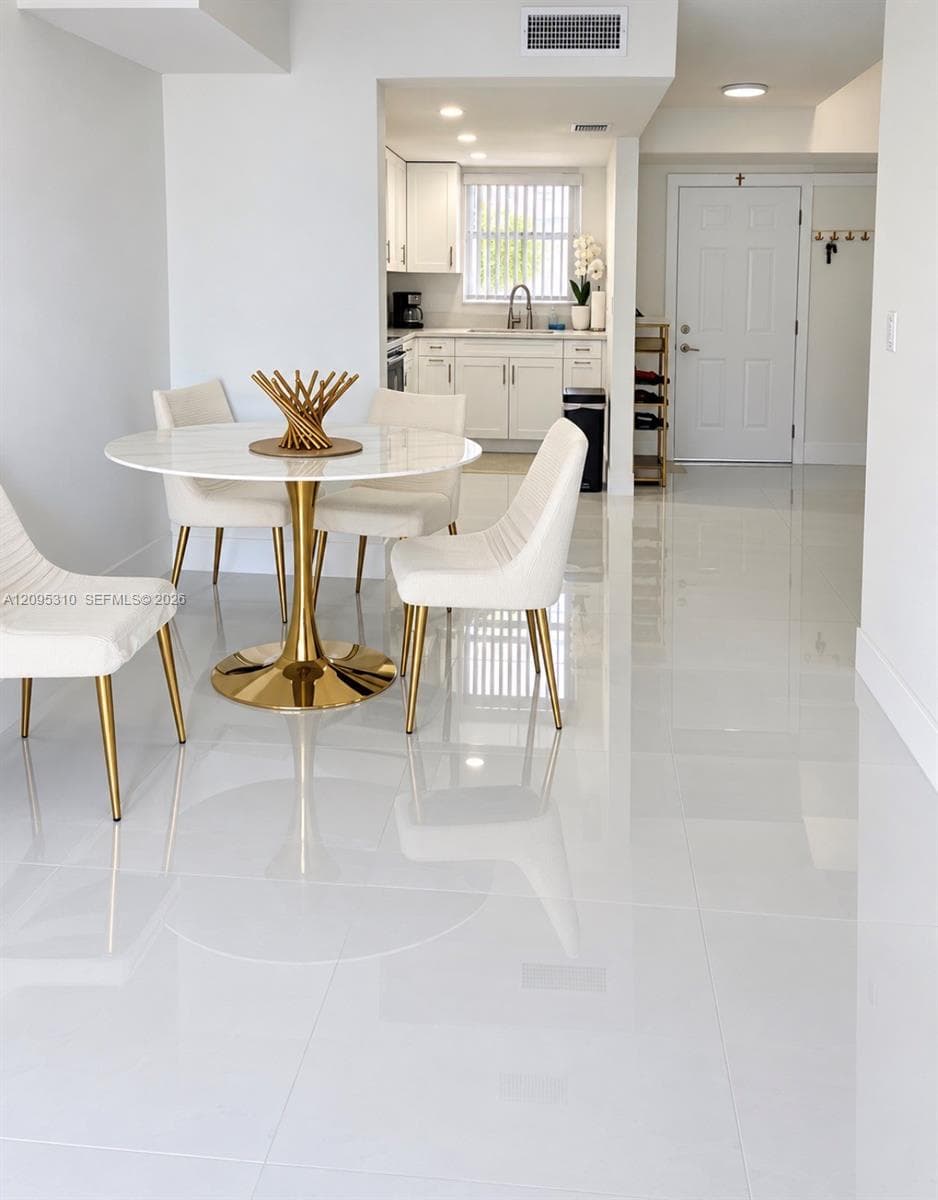 9371 Fontainebleau Blvd # I220, Miami FL 33172