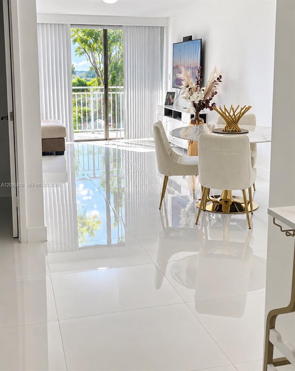 9371 Fontainebleau Blvd # I220, Miami FL 33172