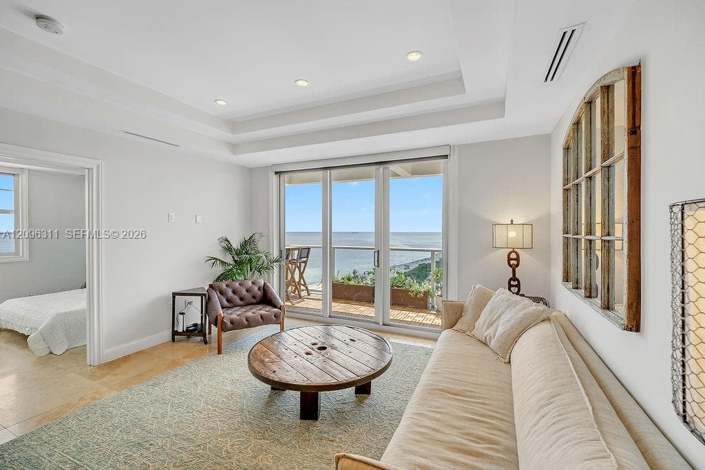 5701 Collins Ave, Miami Beach FL 33140