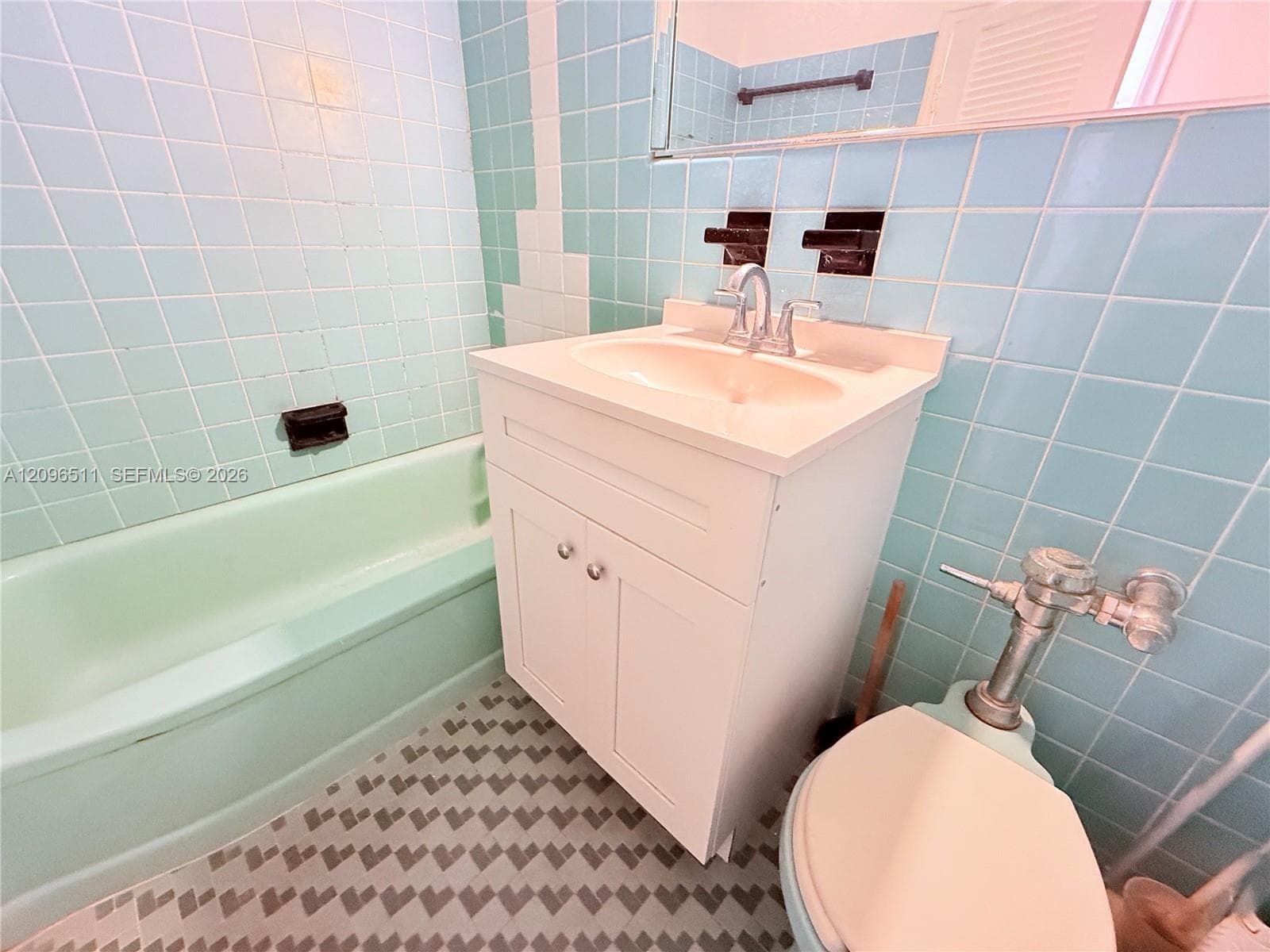 255 W 24th St # 435, Miami Beach FL 33140