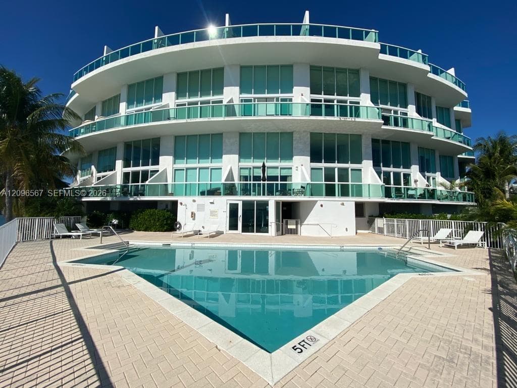 2000 Bay Dr # 203, Miami Beach FL 33141