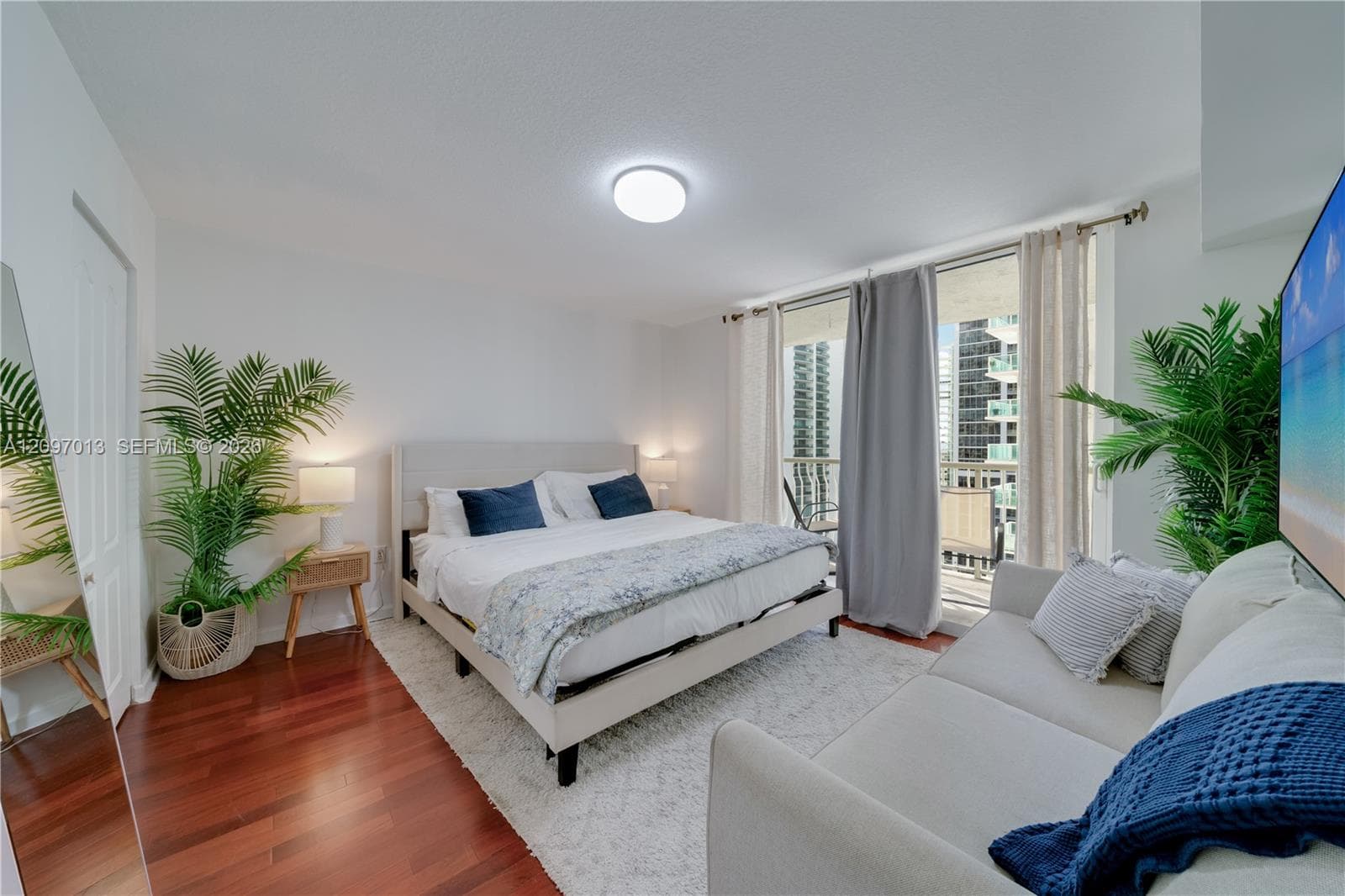 1200 Brickell Bay Dr # 1705, Miami FL 33131