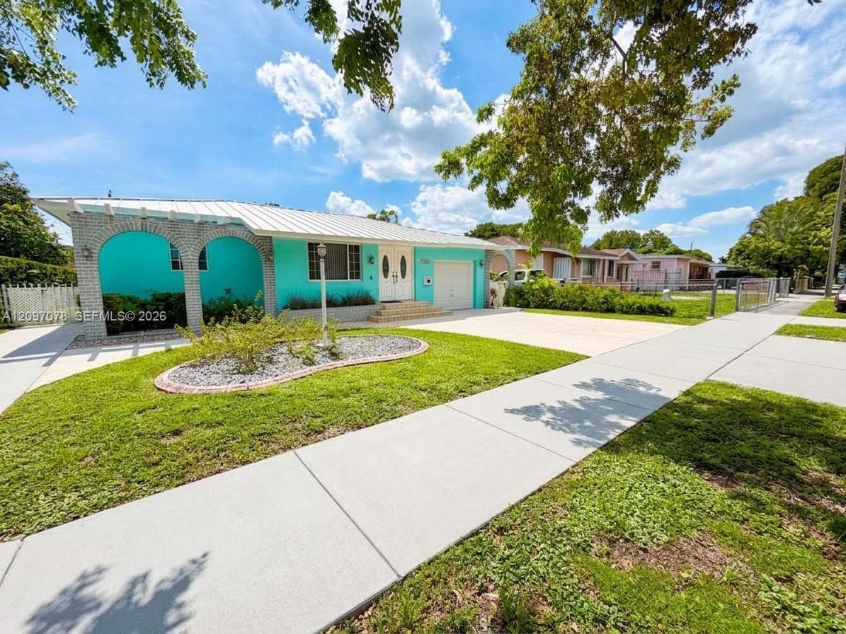 4450 SW 2nd St, Miami FL 33134