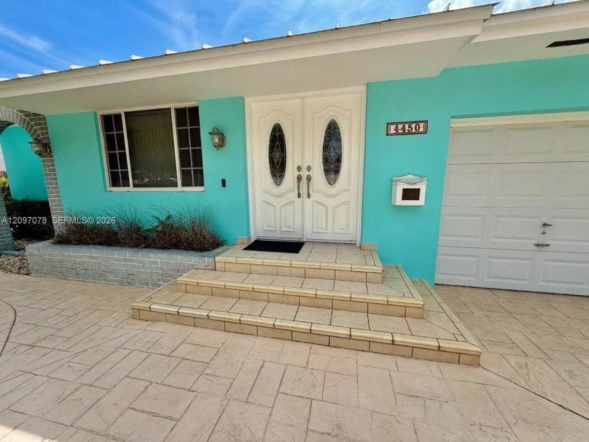 4450 SW 2nd St, Miami FL 33134