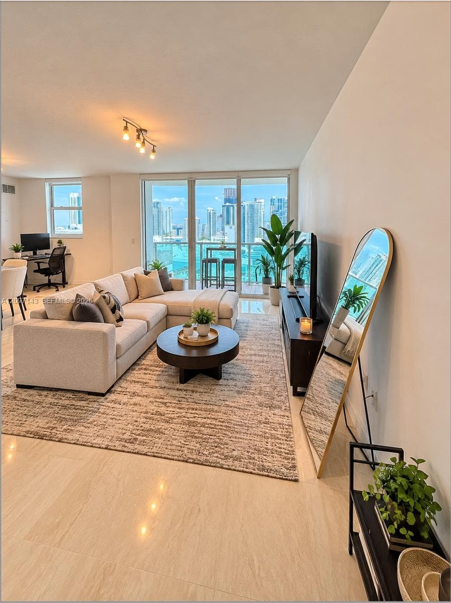 31 SE 5th Street # 2801, Miami FL 33131