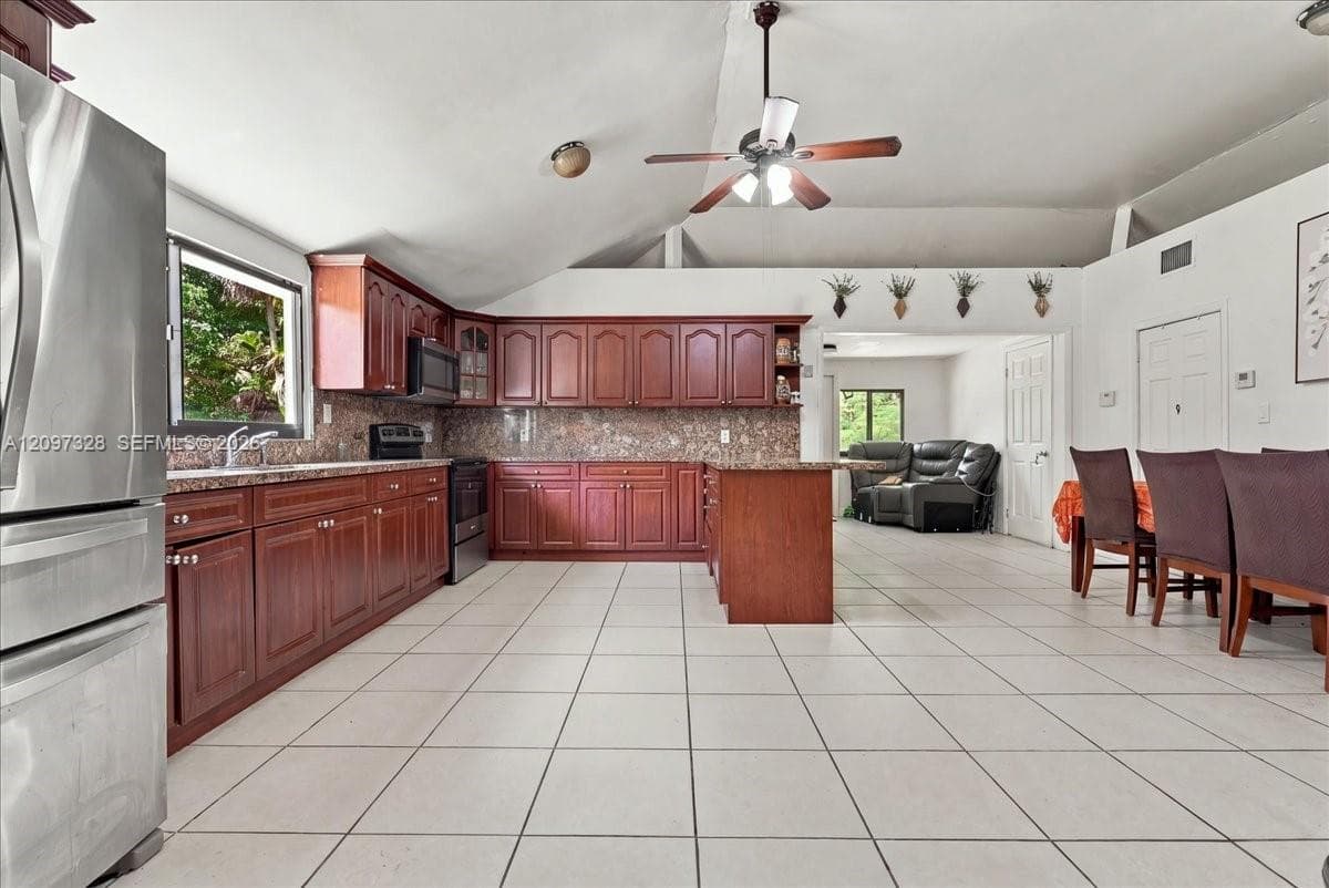 18490 SW 216th St, Miami FL 33170