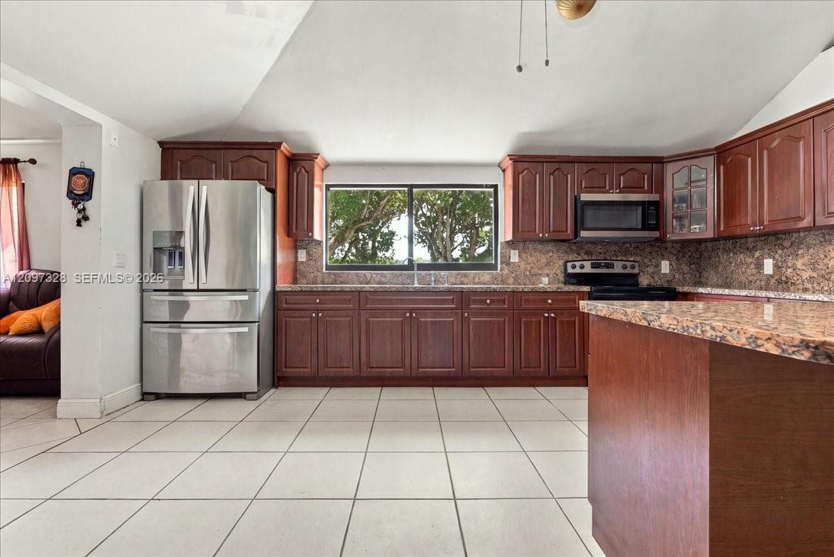 18490 SW 216th St, Miami FL 33170