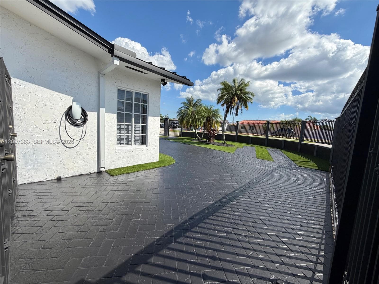 9481 SW 10th St, Miami FL 33174