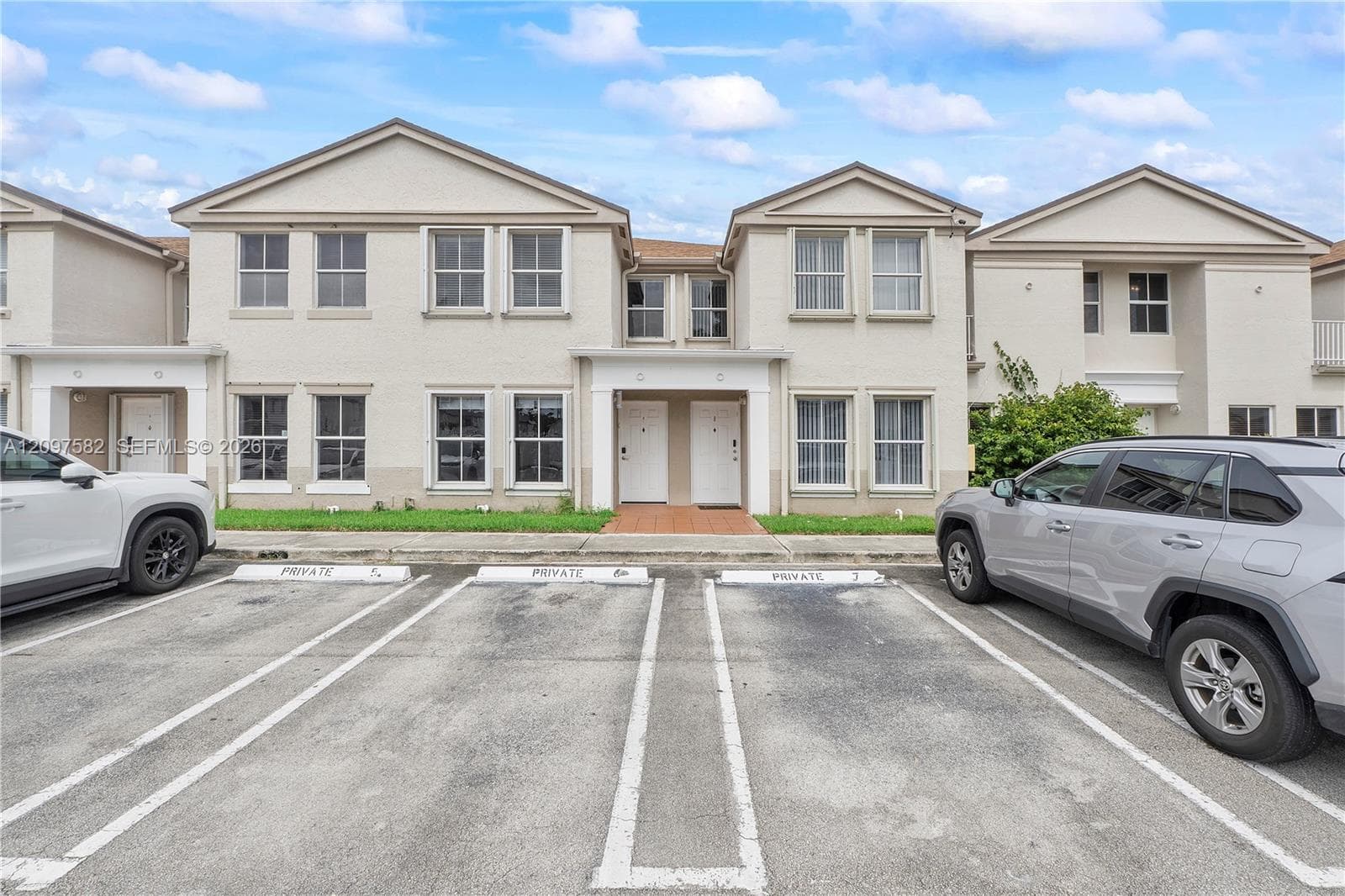 9187 Fontainebleau Blvd # 407, Miami FL 33172