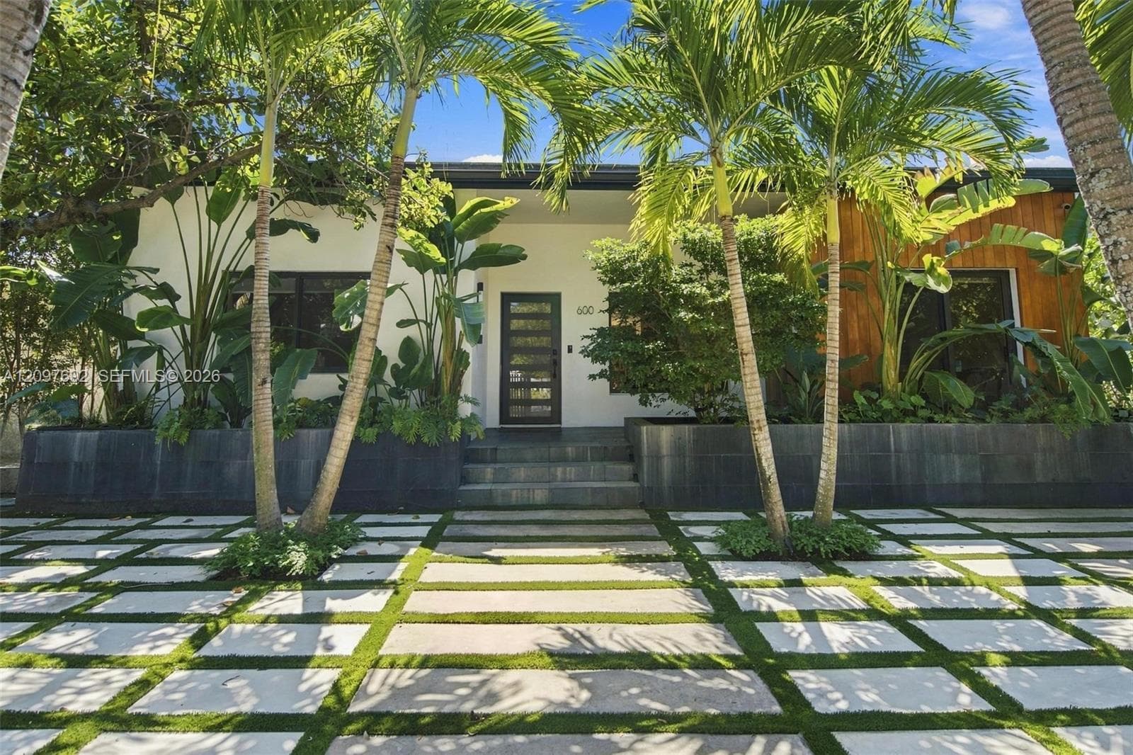 600 W 51st St, Miami Beach FL 33140